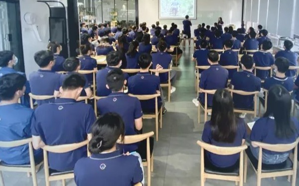 【今年会jinnianhui智慧分享日第2期】保持危机意识，持续变革，不懈奋斗！
